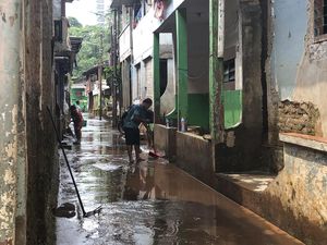Cerita Warga di Pondok Pinang Sempat Kebanjiran 15 Jam Imbas Luapan Kali Cerita Warga di Pondok Pinang Sempat Kebanjiran 15 Jam Imbas Luapan Kali