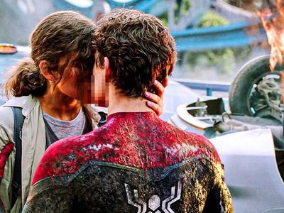 Adegan Ciuman yang Wajib Ada di Film Spider-Man