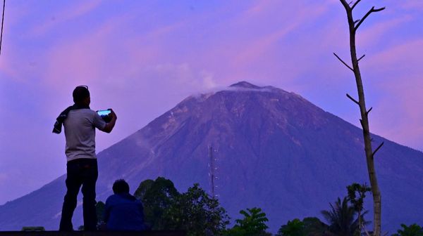 Terkini! Aktivitas Gunung Semeru Siaga