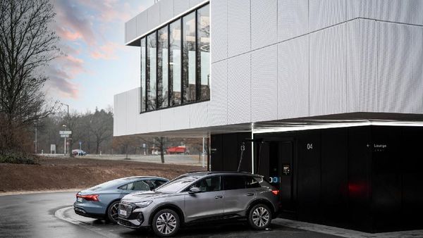 Bikin Iri! Ini Wujud SPKLU Milik Audi yang Nyaman Banget dan Bikin Betah