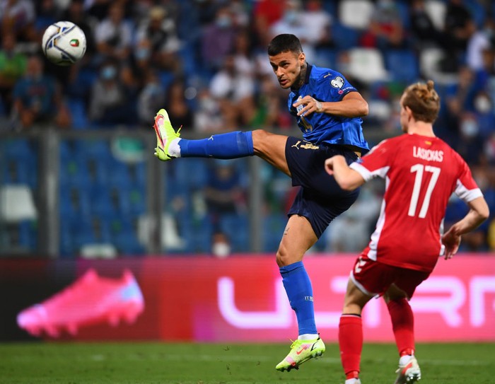 Gianluca Scamacca REGGIO NELL'EMILIA, ITALY - SEPTEMBER 08: Gianluca Scamacca of Italy in action during the 2022 FIFA World Cup Qualifier match between Italy and Lithuania at Mapei Stadium - Citta' del Tricolore on September 08, 2021 in Reggio nell'Emilia, Italy. (Photo by Claudio Villa/Getty Images)