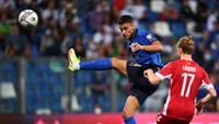 Kelima adalah striker muda Genoa yang lagi dipinjamkan ke Sassuolo, Gianluca Scamacca. Masih berusia 22 tahun, dirinya punya postur tubuh yang tinggi dan kuat dalam duel bola atas (Getty Images)