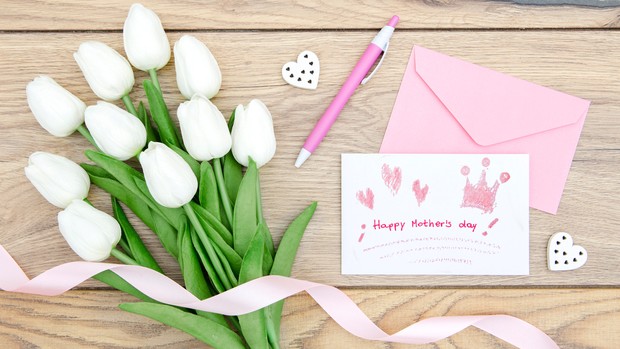 Kartu ucapan sayang untuk diberikan pada ibu di hari ibu.