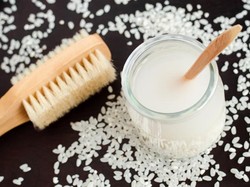 Jangan Dibuang! Ini 5 Manfaat Air Beras untuk Kecantikan Kulit hingga Rambut