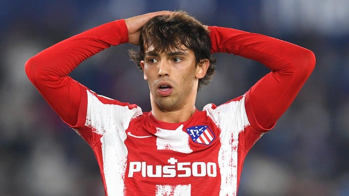 VALENCIA, SPAIN - OCTOBER 28: Joao Felix of Atletico Madrid looks dejected during the LaLiga Santander match between Levante UD and Club Atletico de Madrid at Ciutat de Valencia Stadium on October 28, 2021 in Valencia, Spain. (Photo by Aitor Alcalde/Getty Images)
