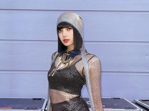 8 Gaya Terseksi Lisa BLACKPINK di 2021, Saat Debut Solo Hingga Terbang ke LA 8 Gaya Terseksi Lisa BLACKPINK di 2021, Saat Debut Solo Hingga Terbang ke LA