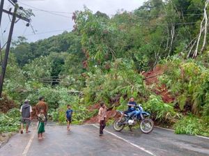 Longsor Terjadi di Tapsel, Jalan Menuju Mandailing Natal Putus Total