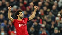Mohamed Salah ada di urutan sembilan. Ia mencetak 39 gol dari 58 laga bersama Liverpool dan Timnas Mesir selama 2021. Foto: (Getty Images/Clive Brunskill)