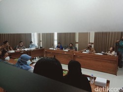 Pedagang Pasar Cawas dan Bayat Geruduk DPRD Klaten, Ada Apa?