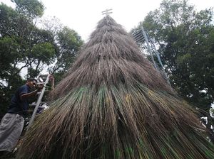 Klaten Punya Pohon Natal dari Susunan Sapu Lidi Klaten Punya Pohon Natal dari Susunan Sapu Lidi