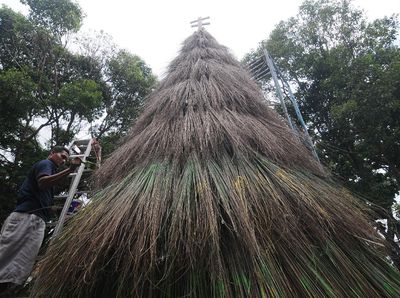 Klaten Punya Pohon Natal dari Susunan Sapu Lidi