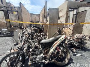 Kebakaran Besar di Menteng Sisakan Puing-puing Puluhan Rumah Kebakaran Besar di Menteng Sisakan Puing-puing Puluhan Rumah