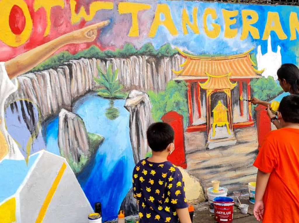 Saat Mural di Jembatan Cikokol Beri Warna Baru untuk Tangerang