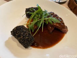 Salmon Tartare hingga Wagyu Sirloin Istimewa untuk Makan Malam Saat Natal