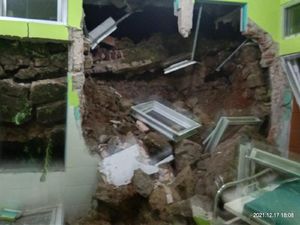 TPT di Puskesmas Garut Ambruk, Rangkanya Diduga Dibuat dari Bambu