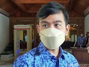 Gibran Copot Direktur PDAM Solo Diduga Terlibat Kasus Pencabulan Gibran Copot Direktur PDAM Solo Diduga Terlibat Kasus Pencabulan