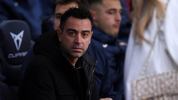 BARCELONA, SPAIN - DECEMBER 04: Xavi, Head Coach of FC Barcelona looks on prior to the La Liga Santander match between FC Barcelona and Real Betis at Camp Nou on December 04, 2021 in Barcelona, Spain. (Photo by Alex Caparros/Getty Images)
