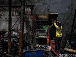 Kisah Sedih Agus Kehilangan 26 Kamar Kos Gegara Kebakaran di Jakpus