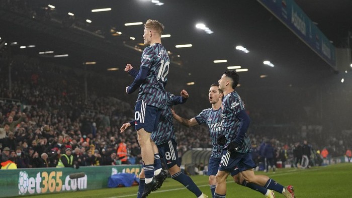 Arsenals Emile Smith Rowe, left, celebrates with teammates after scoring his sides fourth goal during the English Premier League soccer match between Leeds United and Arsenal at Elland Road in Leeds, England, Saturday, Dec. 18, 2021. (AP Photo/Jon Super)