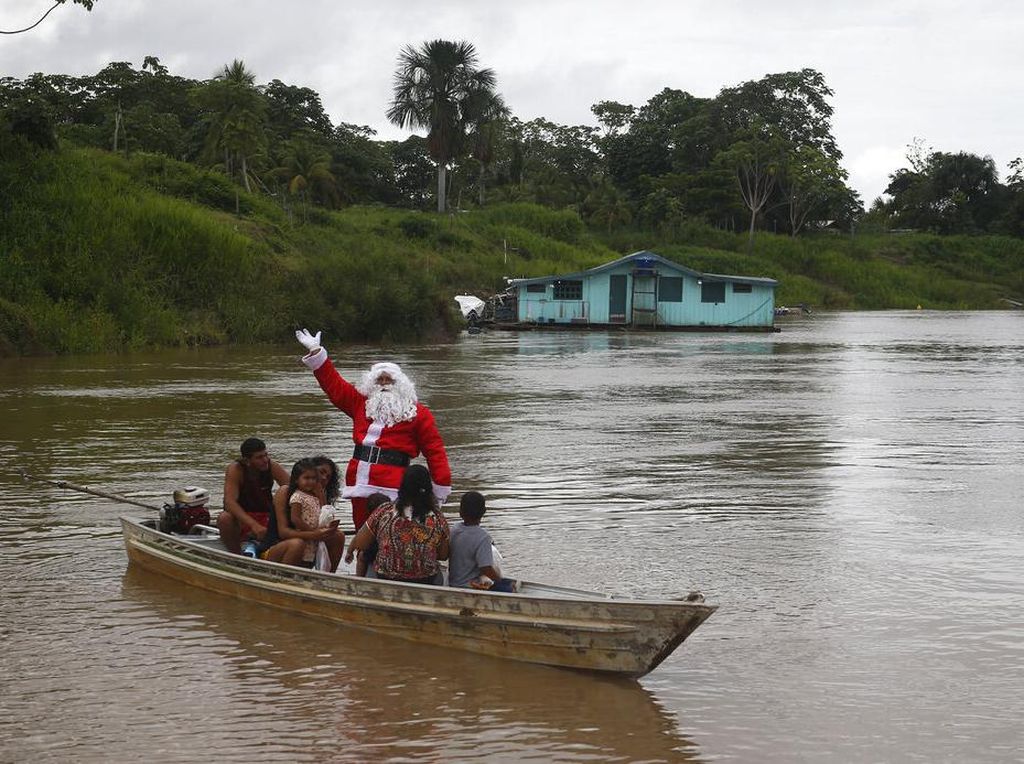 Nggak Biasa! Ini Kendaraan yang Dipakai Santa Klaus di Amazon