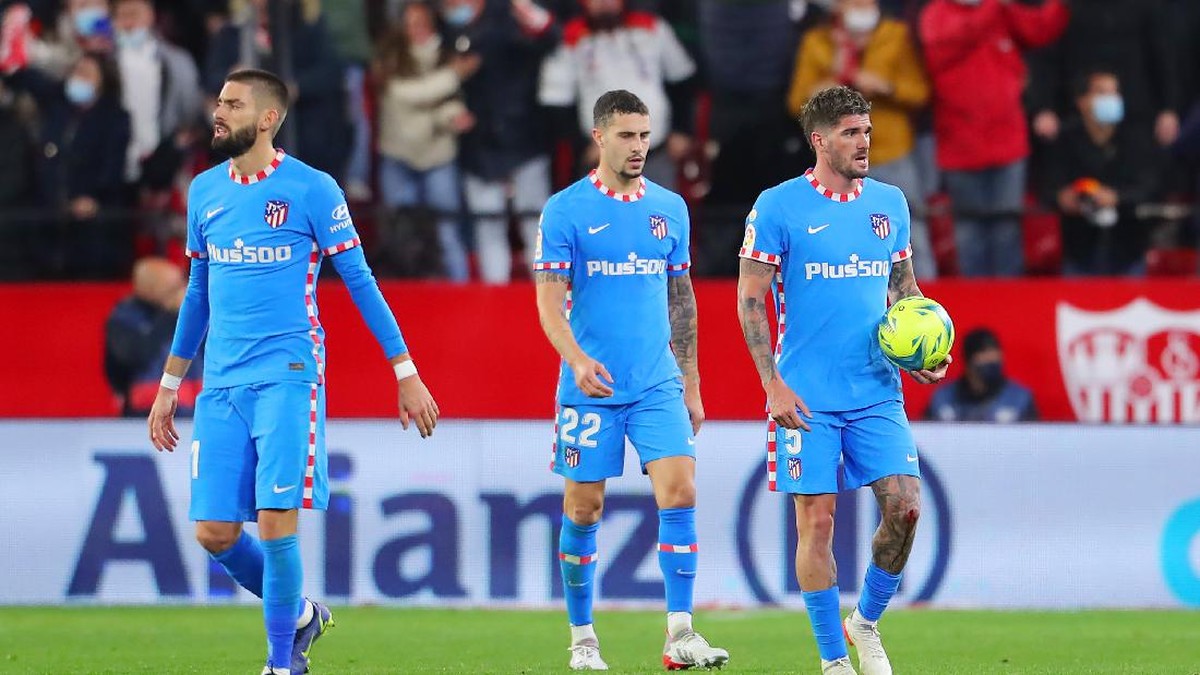 Atletico Madrid menderita tiga kekalahan beruntun pertama kali di era Diego Simeone. (Foto: Getty Images/Fran Santiago)