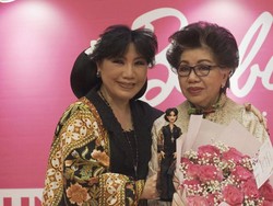 Haru Anne Avantie saat Terima Penghargaan Barbie, Ingat Perjuangan Ibu