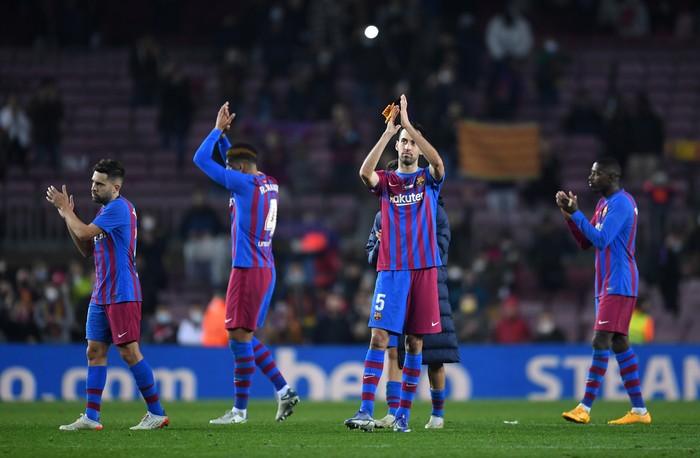 BARCELONA, SPAIN - DECEMBER 18: Sergio Busquets of FC Barcelona celebrates afterg the LaLiga Santander match between FC Barcelona and Elche CF at Camp Nou on December 18, 2021 in Barcelona, Spain. (Photo by Alex Caparros/Getty Images)