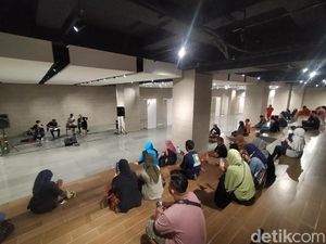 Antusiasme Warga Kunjungi Basement Alun-alun Suroboyo Antusiasme Warga Kunjungi Basement Alun-alun Suroboyo