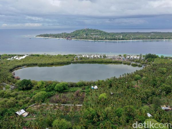 Pernah Tahu Ada Danau Air Asin? Nih, Ada di Gili Meno