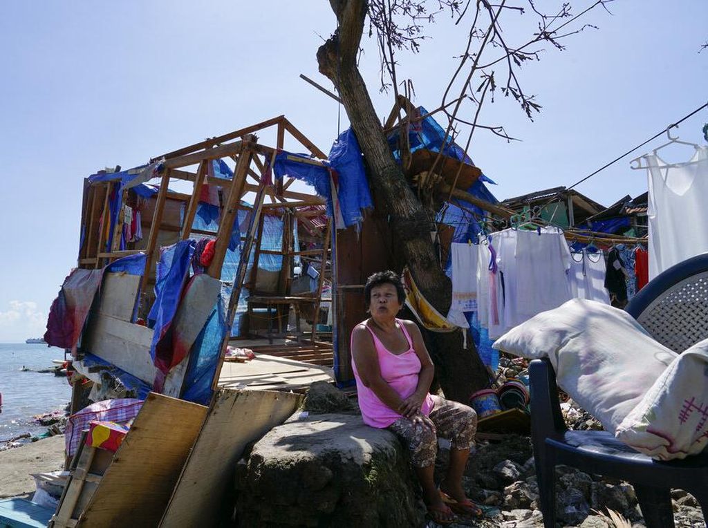 Topan Rai Hancurkan Setengah Kota di Filipina