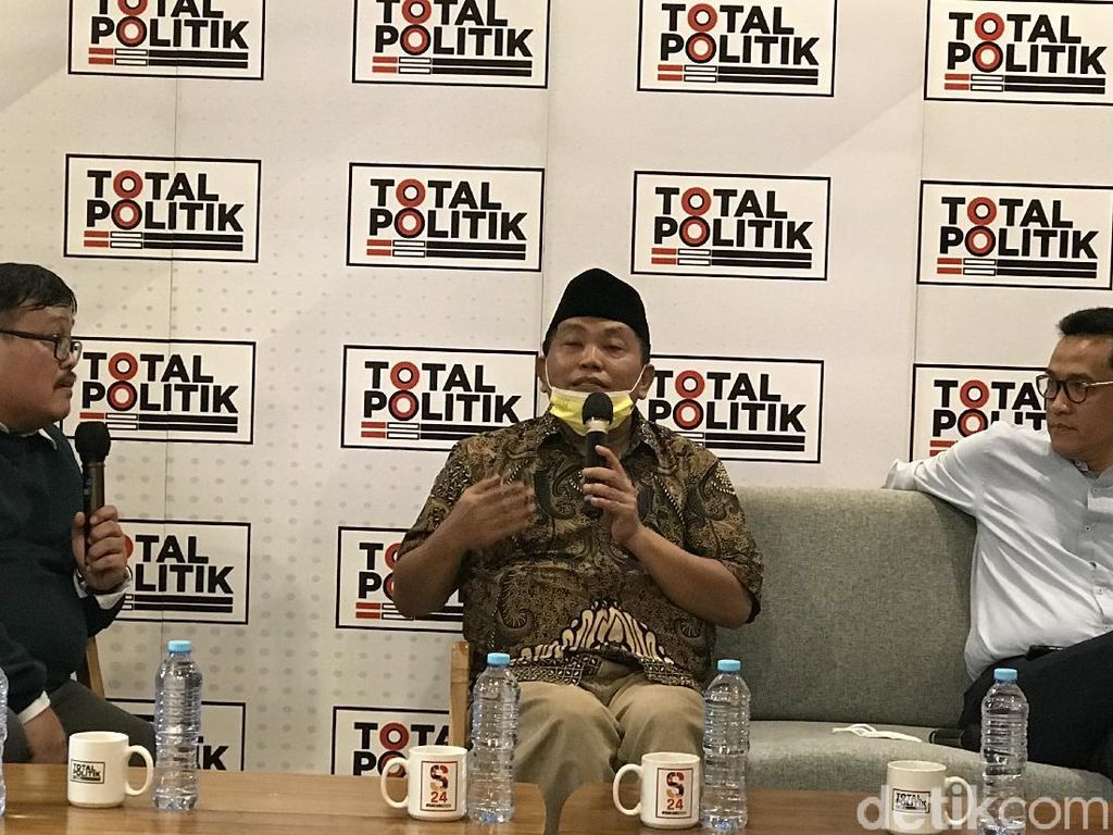 Beda Arief Poyuono-Refly Harun soal Haruskah Presiden Orang Jawa? Beda Arief Poyuono-Refly Harun soal Haruskah Presiden Orang Jawa?