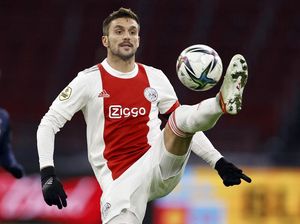 Wow! Kapten Ajax Ini Pecahkan Rekor Lionel Messi Wow! Kapten Ajax Ini Pecahkan Rekor Lionel Messi