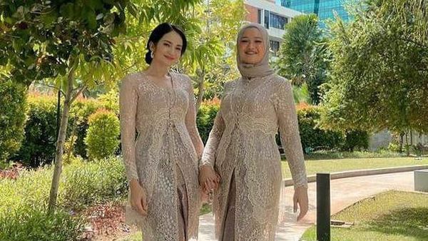 6 Pesona Enzy Storia Tampil Berkebaya saat Jadi Bridesmaid yang Banjir Pujian
