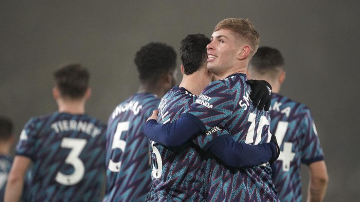 Arsenals Emile Smith Rowe, right, celebrates with Arsenals Gabriel Martinelli after scoring his sides fourth goal during the English Premier League soccer match between Leeds United and Arsenal at Elland Road in Leeds, England, Saturday, Dec. 18, 2021. (AP Photo/Jon Super)
