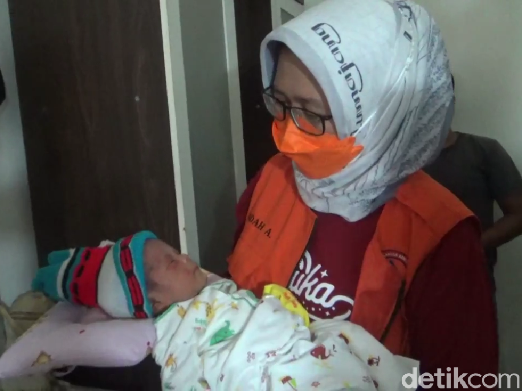 5 Ibu Korban Erupsi Semeru Melahirkan Bayi, 14 Lagi Menunggu Persalinan 5 Ibu Korban Erupsi Semeru Melahirkan Bayi, 14 Lagi Menunggu Persalinan