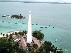 Pulau Lengkuas dengan Mercusuar Ikonik Itu Bersolek