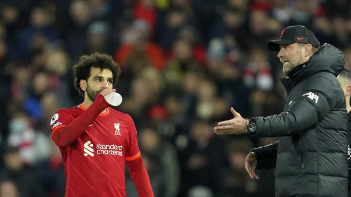 Liverpools manager Jurgen Klopp, right, gives instructions to Liverpools Mohamed Salah during the English Premier League soccer match between Liverpool and Newcastle United at Anfield stadium in Liverpool, England, Thursday, Dec. 16, 2021. (AP Photo/Jon Super)