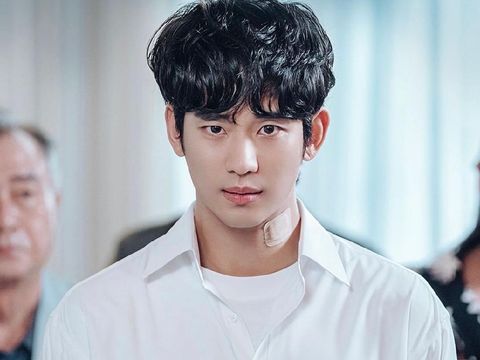 Kemampuan dan totalitasnya dalam berakting memang nggak perlu diragukan lagi deh.