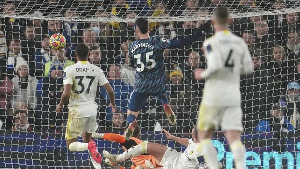 Arsenal's Gabriel Martinelli, center, scores his side's second goal during the English Premier League soccer match between Leeds United and Arsenal at Elland Road in Leeds, England, Saturday, Dec. 18, 2021. (AP Photo/Jon Super)