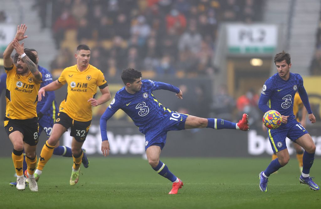 WOLVERHAMPTON, ENGLAND - DECEMBER 19: Christian Pulisic of Chelsea controls the ball during the Premier League match between Wolverhampton Wanderers and Chelsea at Molineux on December 19, 2021 in Wolverhampton, England. (Photo by Naomi Baker/Getty Images)