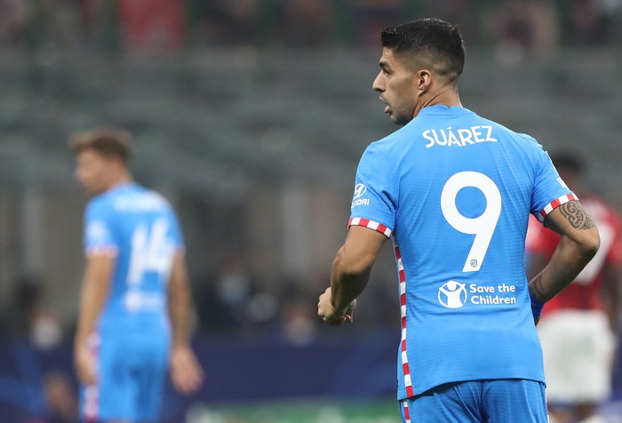 MILAN, ITALY - SEPTEMBER 28: Luis Suarez of Atletico Madrid looks on during the UEFA Champions League group B match between AC Milan and Atletico Madrid at Giuseppe Meazza Stadium on September 28, 2021 in Milan, Italy. (Photo by Marco Luzzani/Getty Images)