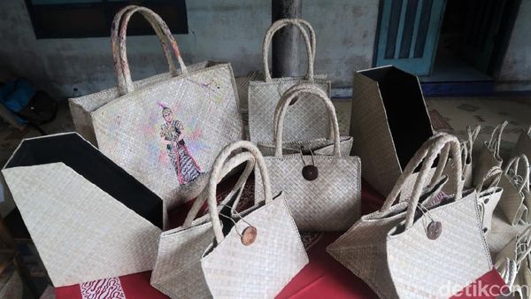 Melihat Lebih Dekat Dusun Perajin Anyaman Daun Pandan di Bantul