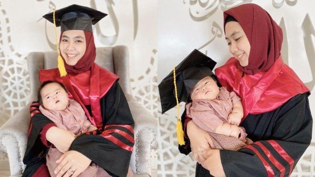 Oki tetap menuntut ilmu meski telah menjadi ibu/Foto: Instagram.com/Okisetianadewi Oki tetap menuntut ilmu meski telah menjadi ibu/Foto: Instagram.com/Okisetianadewi