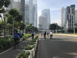 Suasana Warga Ramai Berolahraga di Sudirman Minggu Pagi