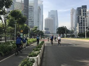 Suasana Warga Ramai Berolahraga di Sudirman Minggu Pagi Suasana Warga Ramai Berolahraga di Sudirman Minggu Pagi