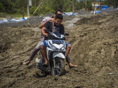 Tolong! Jalan Nasional Trans Kalimantan Rusak Parah