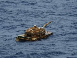 Misteri Benda Mirip Tank Mengambang di Natuna