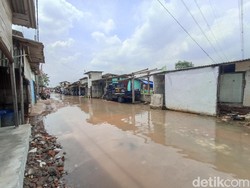 Perabot Rumah Warga Muara Angke Jakut Rusak Akibat Tergenang Banjir Rob