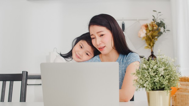 Cara membujuk anak agar mau melakukan vaksin covid-19/freepik/tirachardz Ajak anak untuk berdiskusi soal virus covid dan vaksinasi.