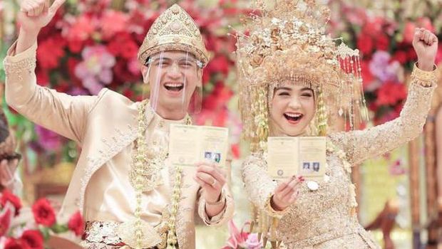 Dari Youtuber hingga Penyanyi, Deretan Artis ini Langsungkan Pernikahan Sepanjang Tahun 2021/Foto: instagram.com/riaricis1795